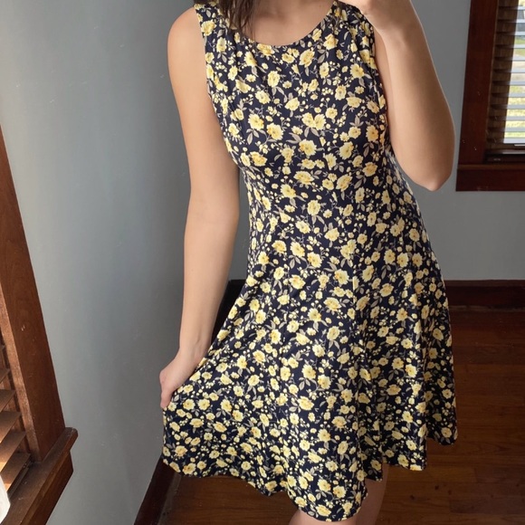 Perceptions Dresses & Skirts - Perceptions Floral Dress Size Small